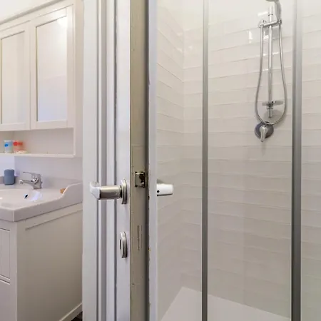 Joivy Sleek Flat With Balcony Near Mudec Museum And Navigli Area Apartment Milan